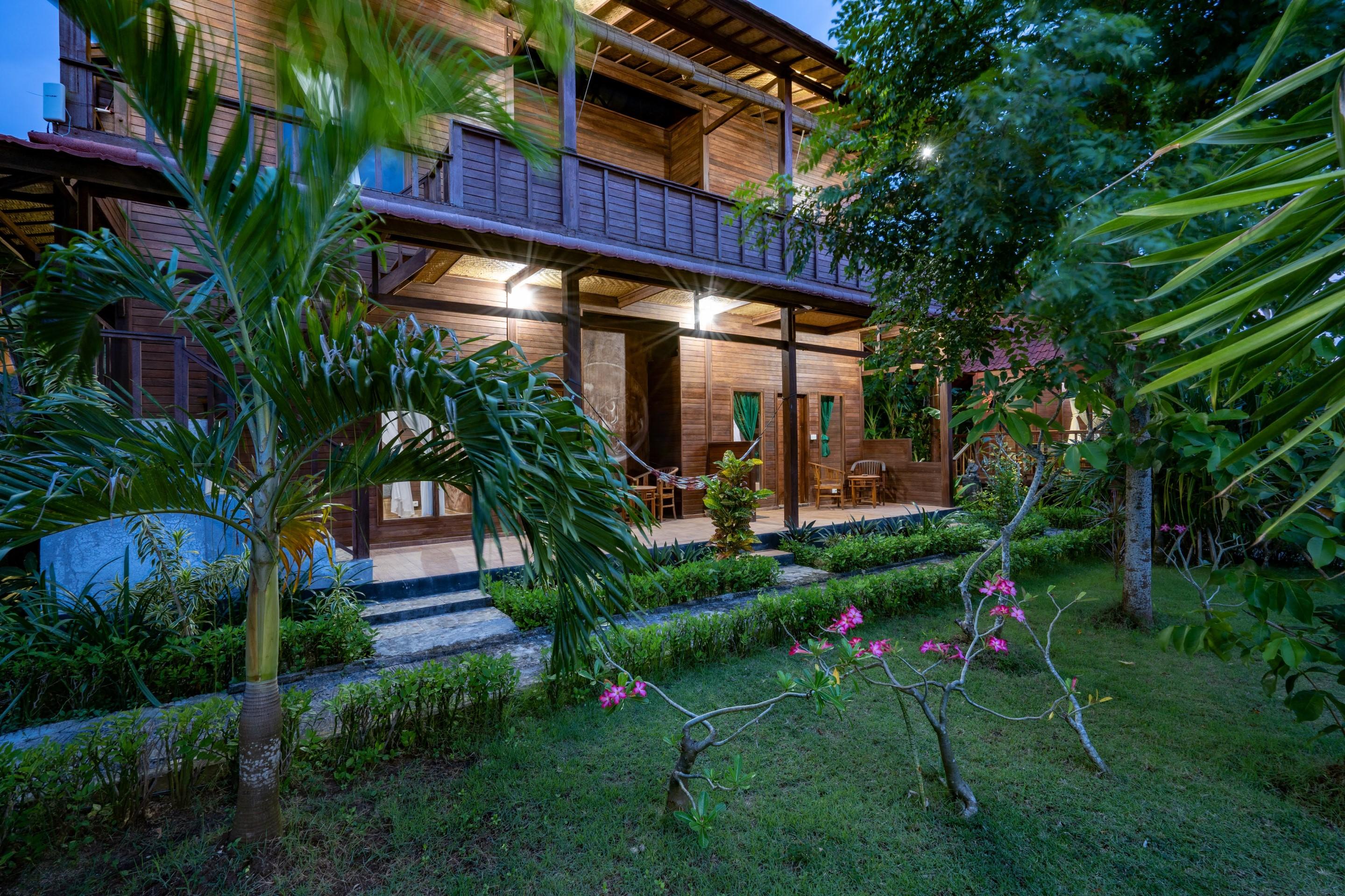 G LUna Huts by WizZeLa Nusa Lembongan Exterior foto