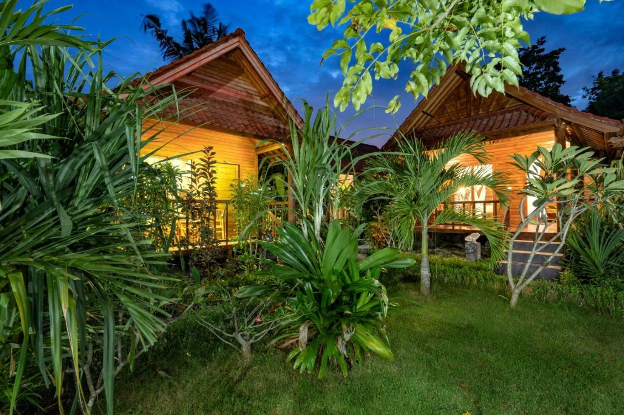 G LUna Huts by WizZeLa Nusa Lembongan Exterior foto